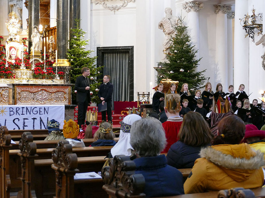 Aussendung der Sternsinger im Hohen Dom zu Fulda (Foto: Karl-Franz Thiede)